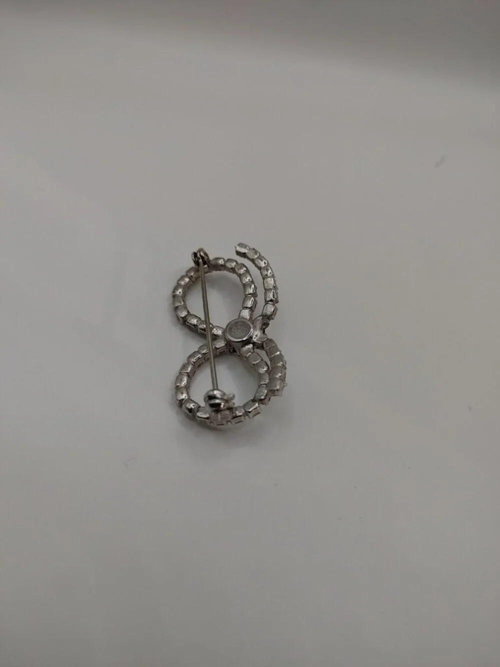 VTG BROOCH/PIN  Silver -Tone Bow CLEAR Rhinestones